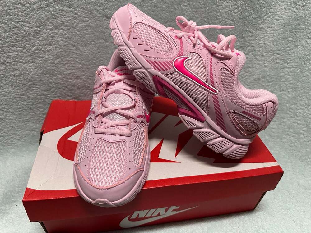 Nike V5 RNR Pink Foam Hyper Pink Sneakers 6 YOUTH /7.5 WOMEN